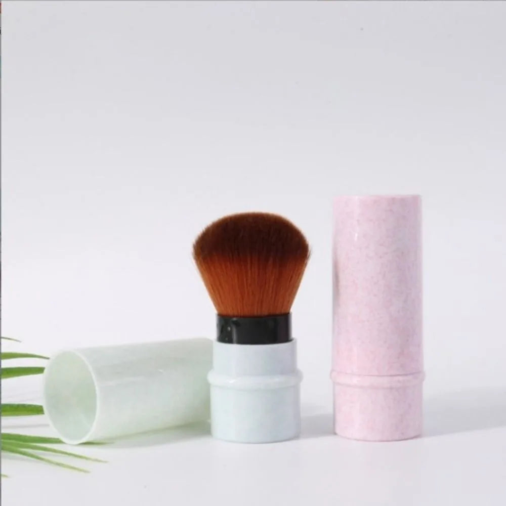 Retractable Powder & Blush Brush with Cover | Travel Makeup