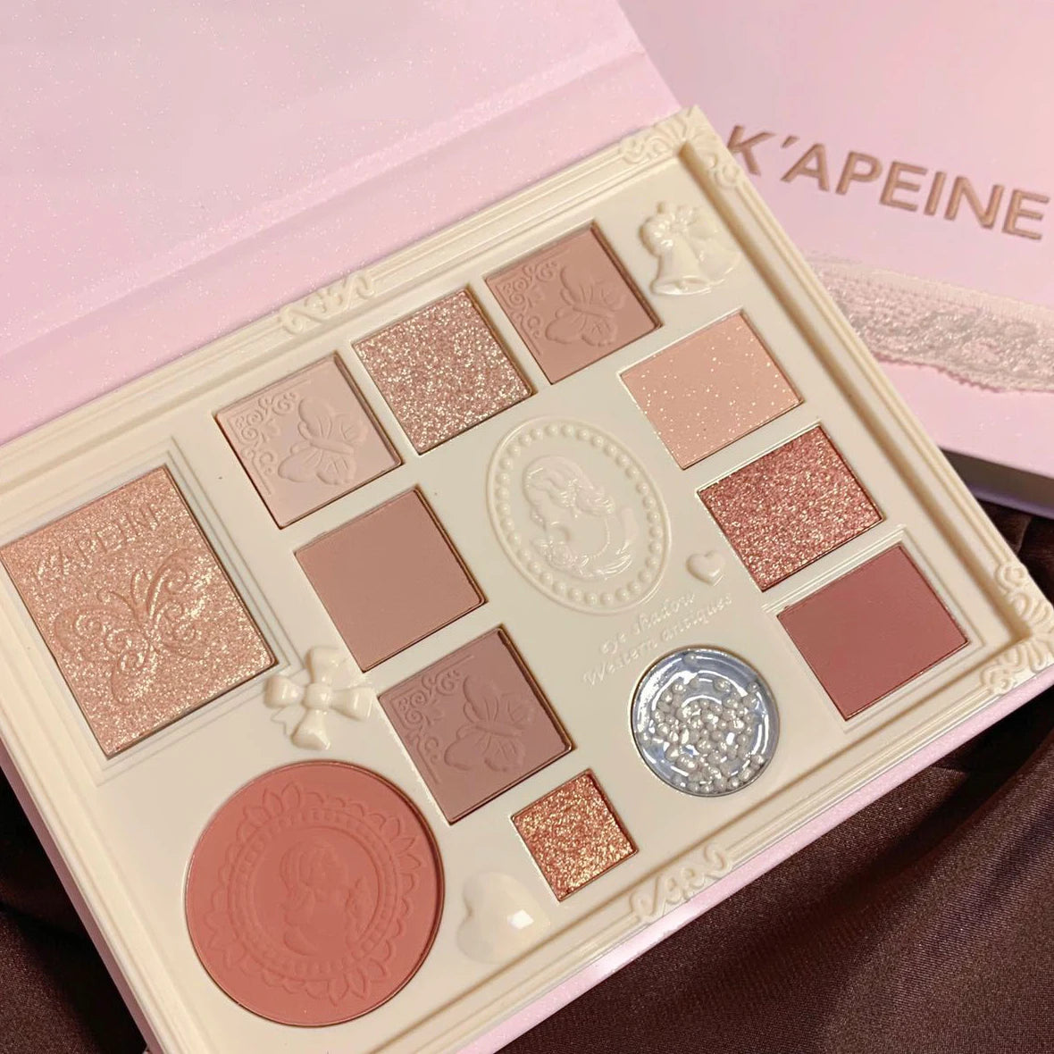 10-Color Eyeshadow Palette – Matte, Shimmer & Glitter