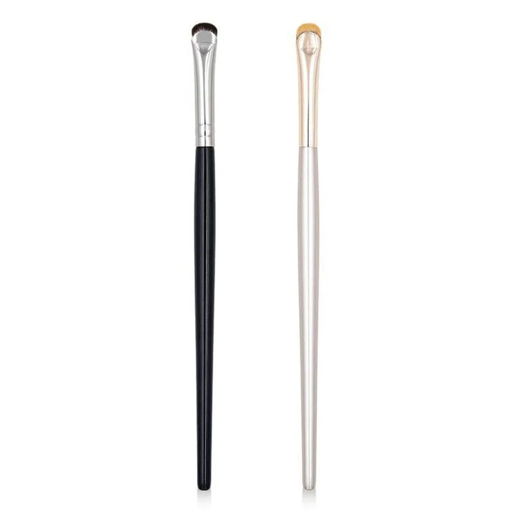 Crescent Angled Under Eye Makeup Brush – Eyeliner Detail