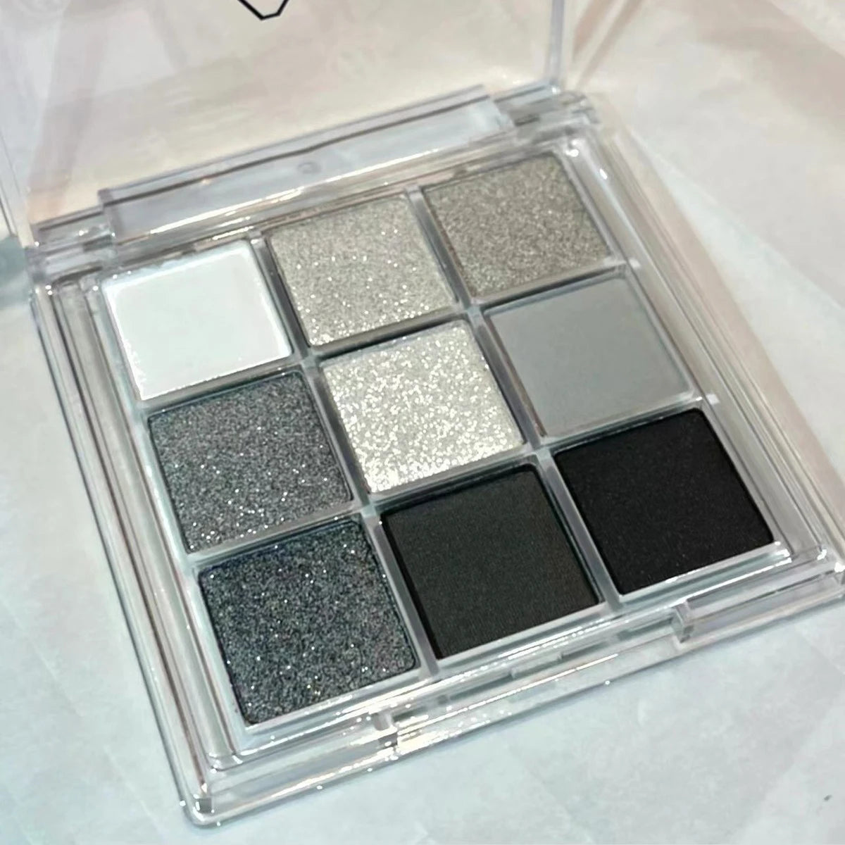 9-Color Pearlescent Eyeshadow Palette – Shimmer & Matte