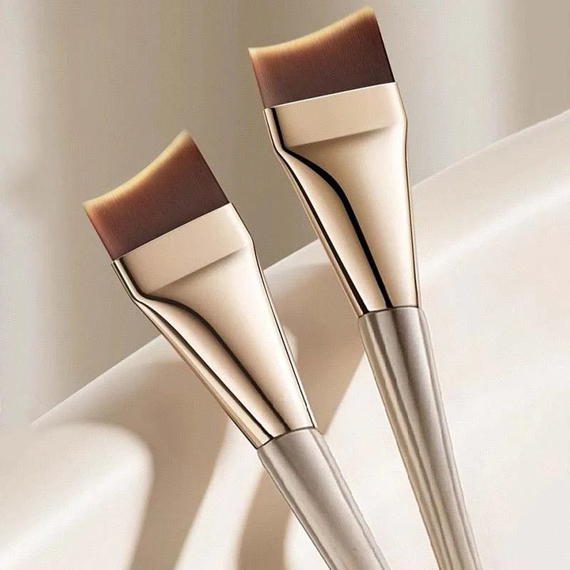 Arc-Shaped Ultra-Thin Foundation Brush – Traceless Finish