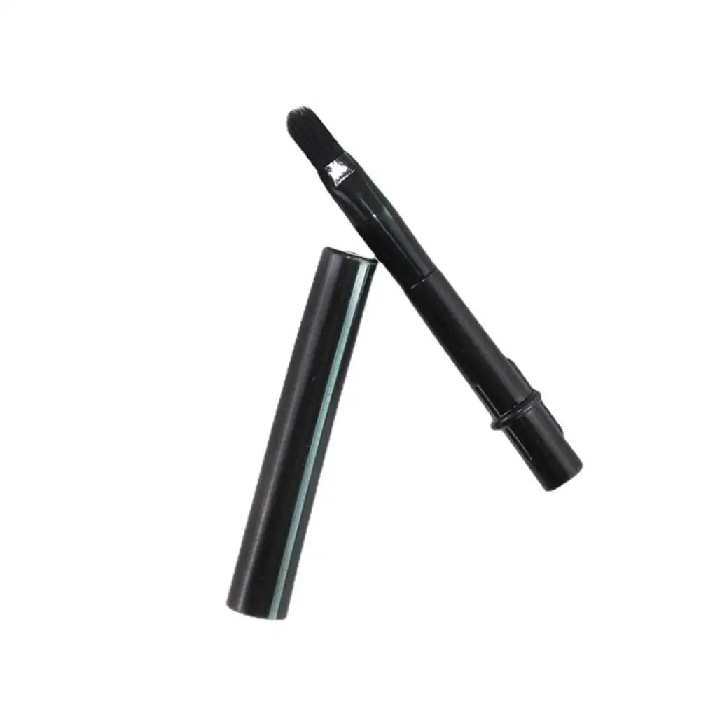 Portable Lip Brush with Cover – Lipstick Blending Tool