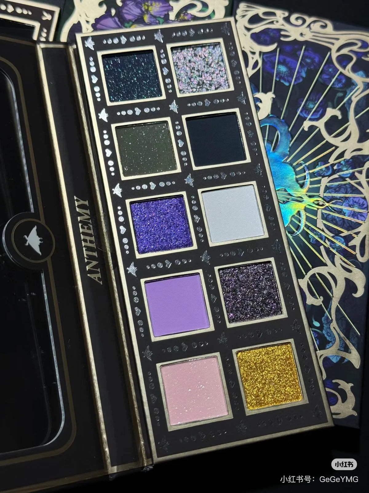 10 Color Eyeshadow Palette – Matte, Shimmer & Metallic