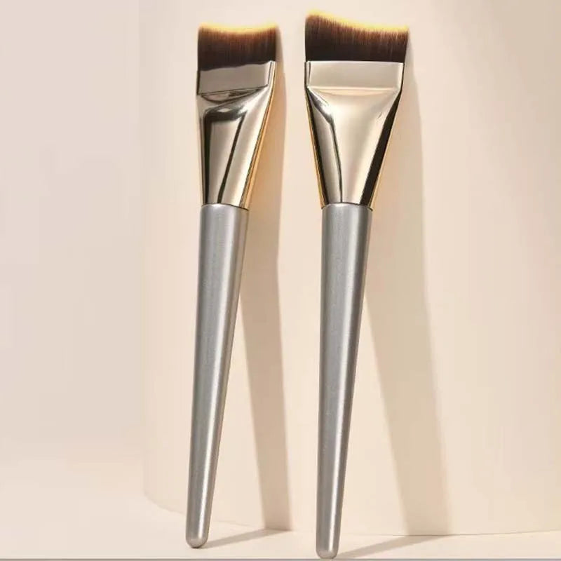 Arc-Shaped Ultra-Thin Foundation Brush – Traceless Finish