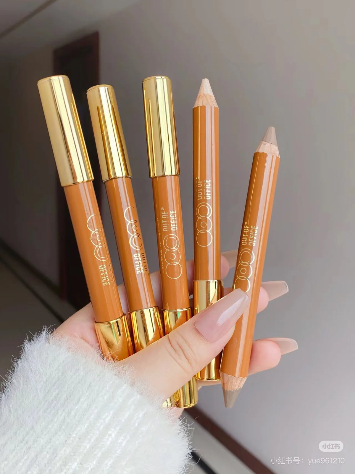 Double-Ended Contouring Pen – Highlight, Shadow & Concealer