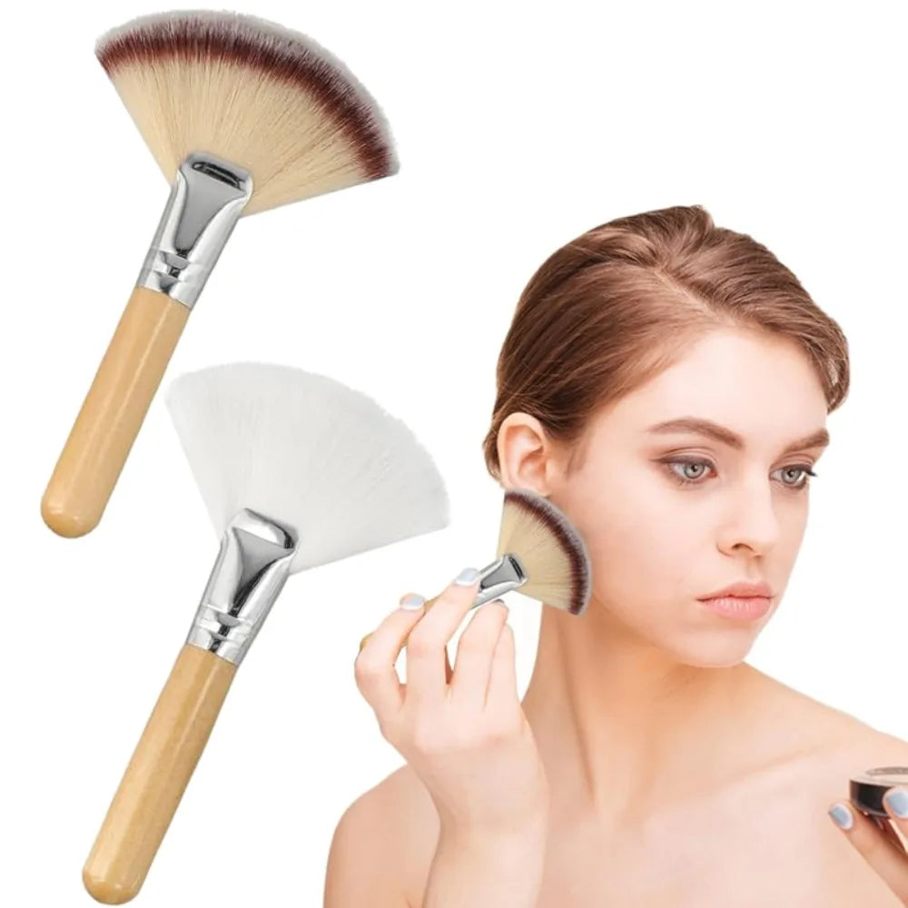 Mini Fan Makeup Brush – Soft Bristles & Wood Handle