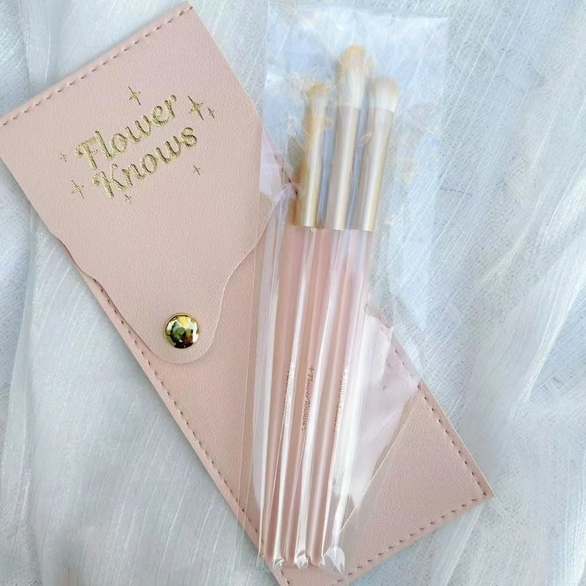 Flower Knows Moonlight Mermaid Brush – Pearlescent Makeup