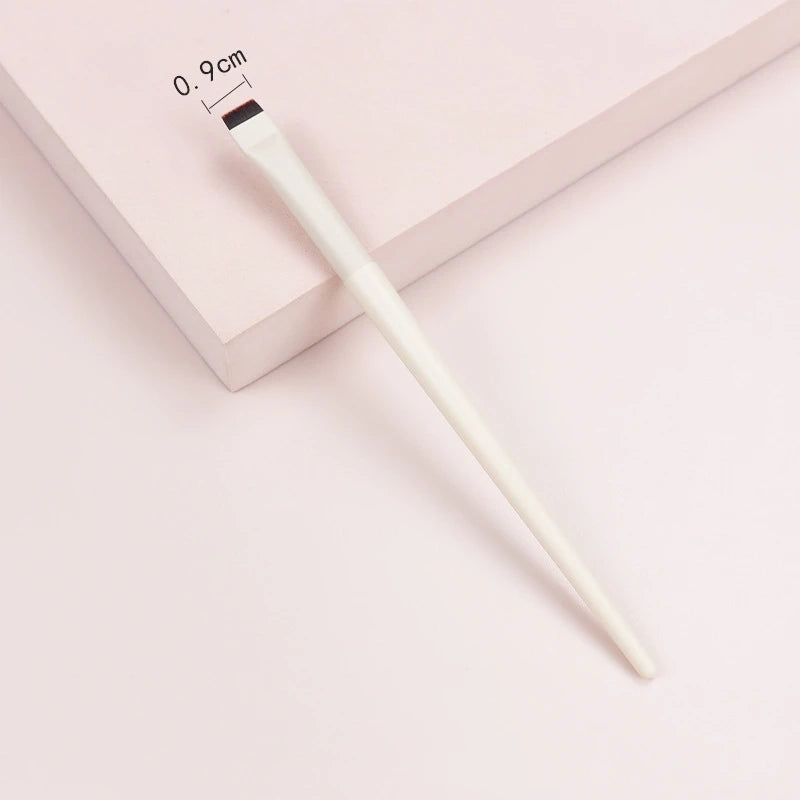 Super-Slim Flat Eyeliner & Eyebrow Brush – Precision Detail