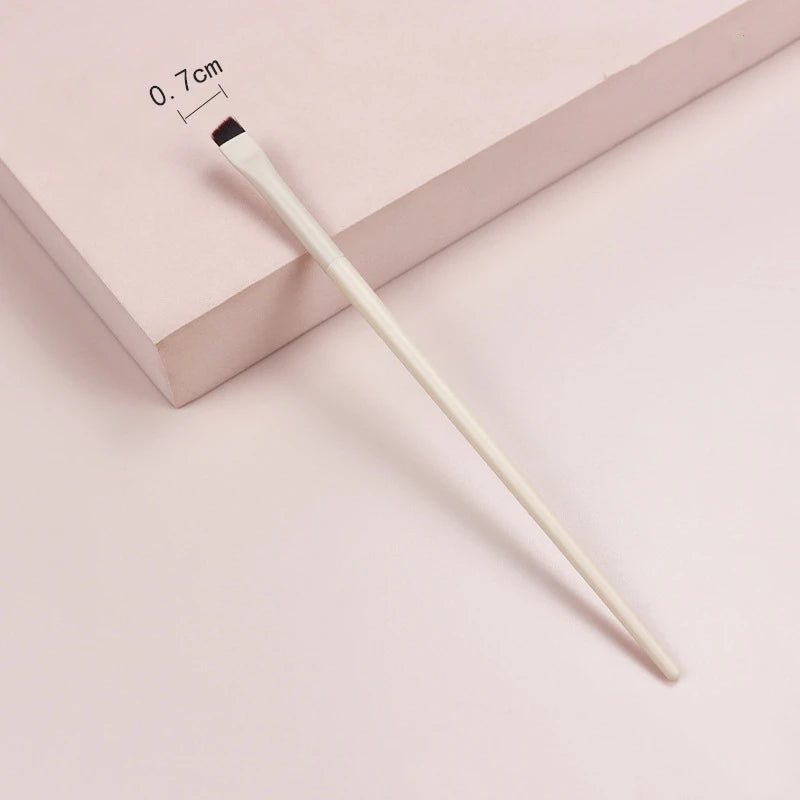 Super-Slim Flat Eyeliner & Eyebrow Brush – Precision Detail