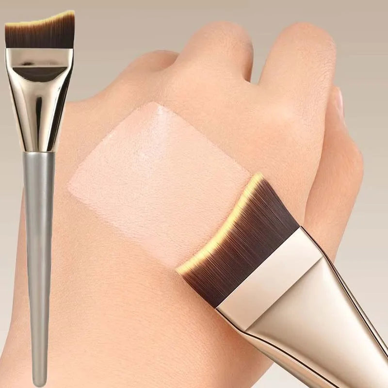 Arc-Shaped Ultra-Thin Foundation Brush – Traceless Finish