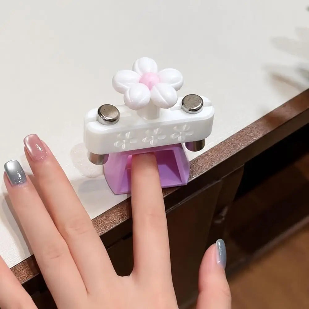 Rotatable Cat Eye Nail Art Magnet Tool – Flower DIY Design