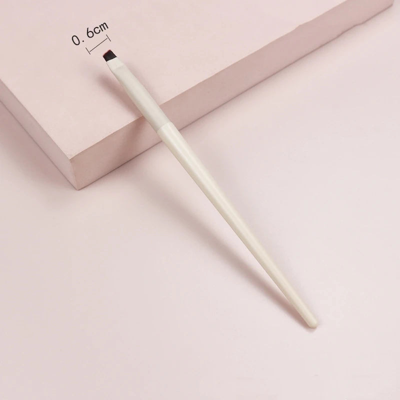 Super-Slim Flat Eyeliner & Eyebrow Brush – Precision Detail
