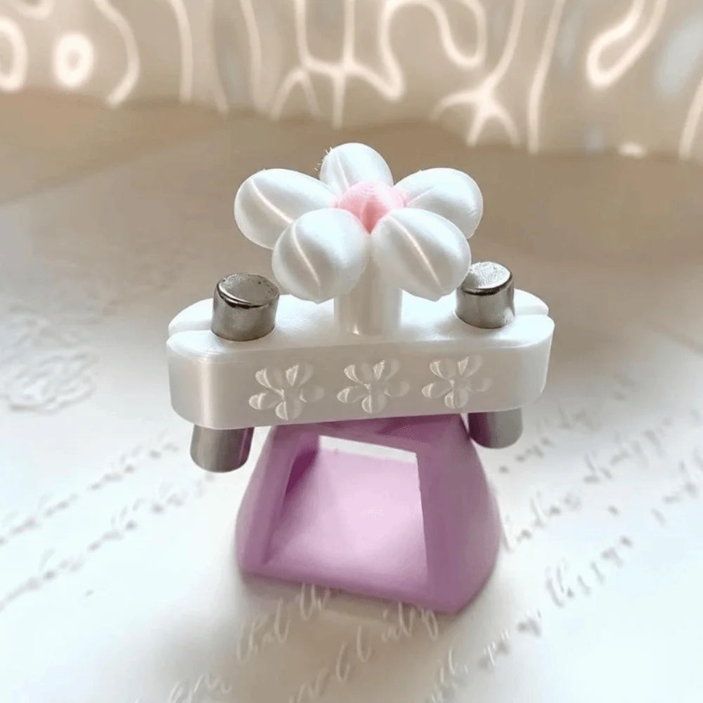 Rotatable Cat Eye Nail Art Magnet Tool – Flower DIY Design