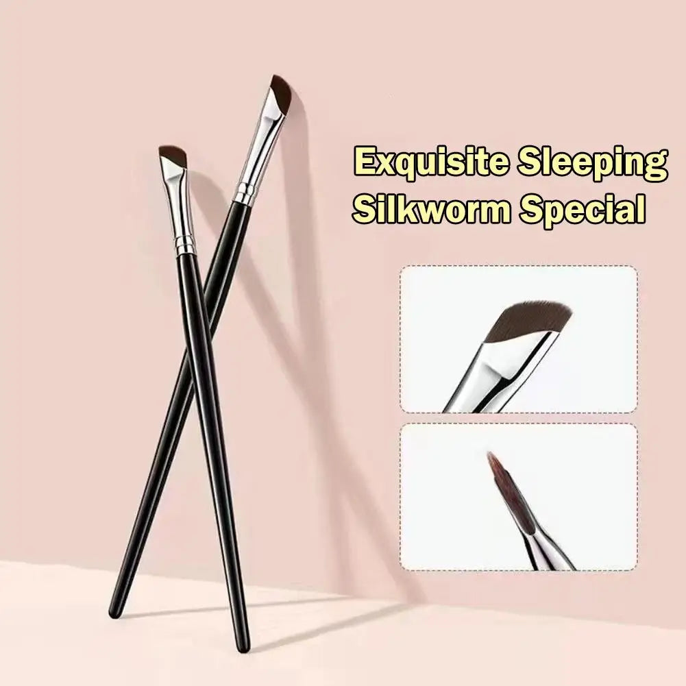 Angled Sickle Eyebrow Brush – Fine Detail & Eyeliner Tool