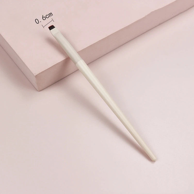 Super-Slim Flat Eyeliner & Eyebrow Brush – Precision Detail