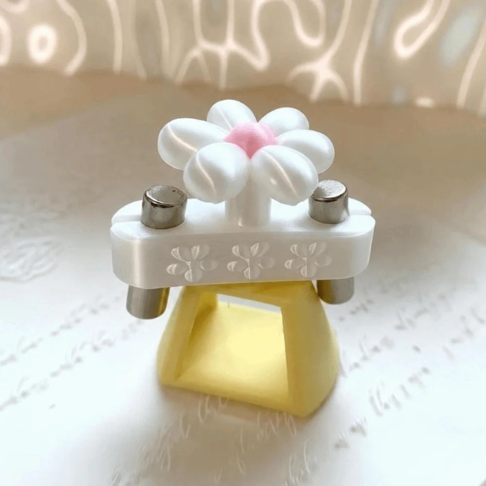 Rotatable Cat Eye Nail Art Magnet Tool – Flower DIY Design