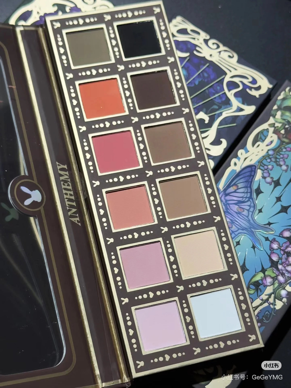 10 Color Eyeshadow Palette – Matte, Shimmer & Metallic